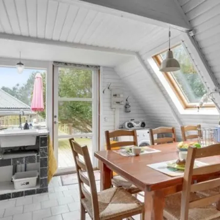 Holiday home Dansk Perle 100 Meter Til Hav Strand Og Natur Tjorneholm